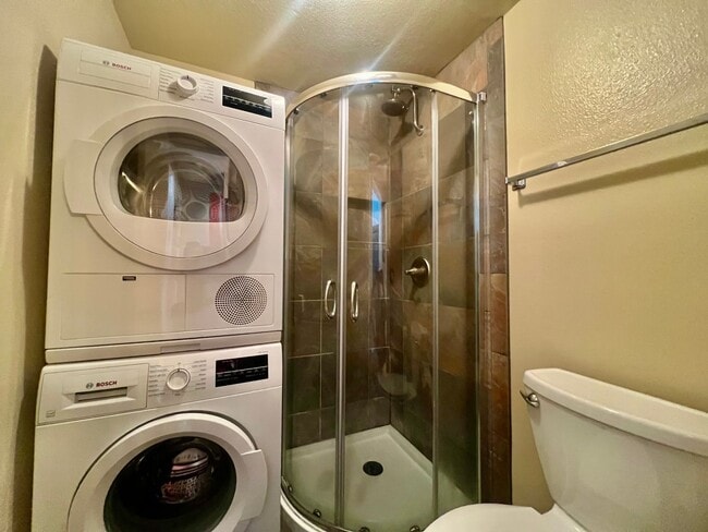 Building Photo - Beautifully updated condo in Winter Park