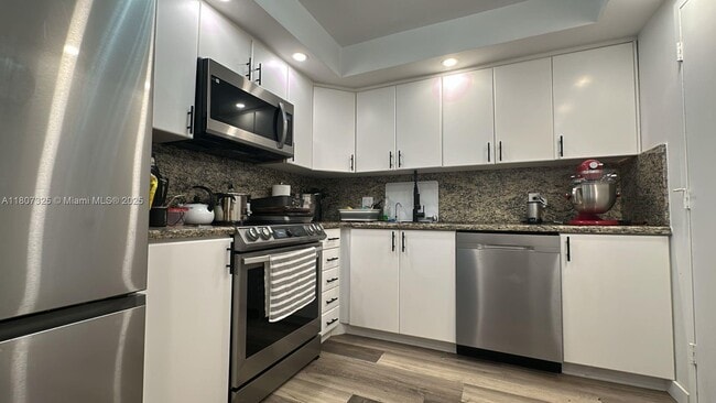 Building Photo - 3800 S Ocean Dr