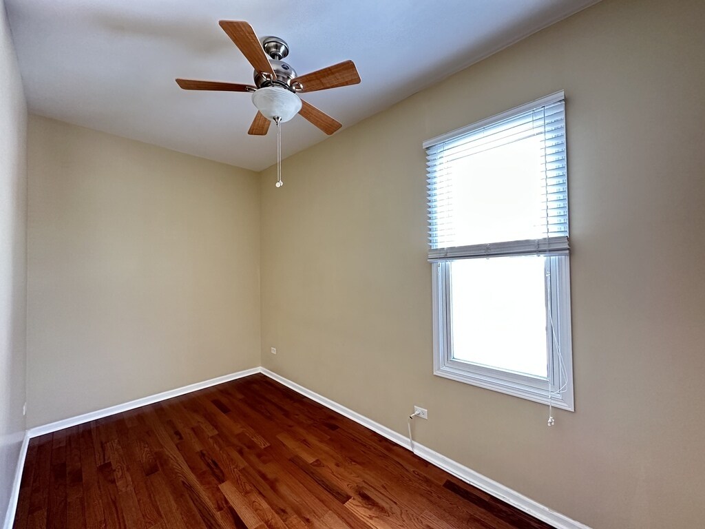 Building Photo - 2028 N Hamlin Ave