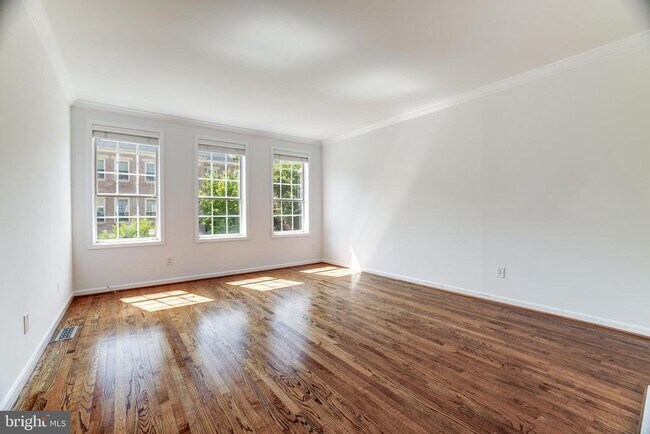 Building Photo - 1412 McLean Mews Ct