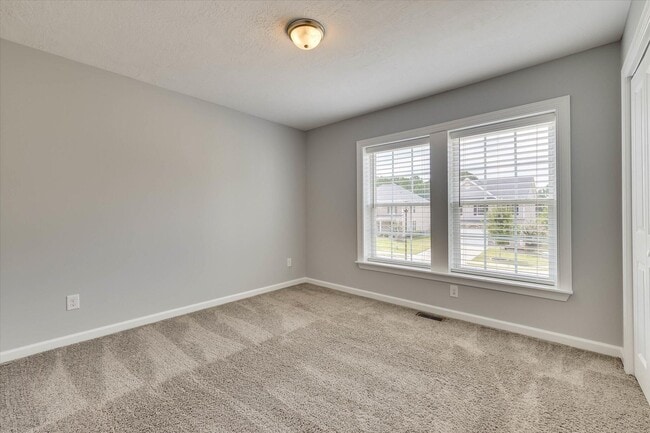 Building Photo - 445 Longmeadow Dr