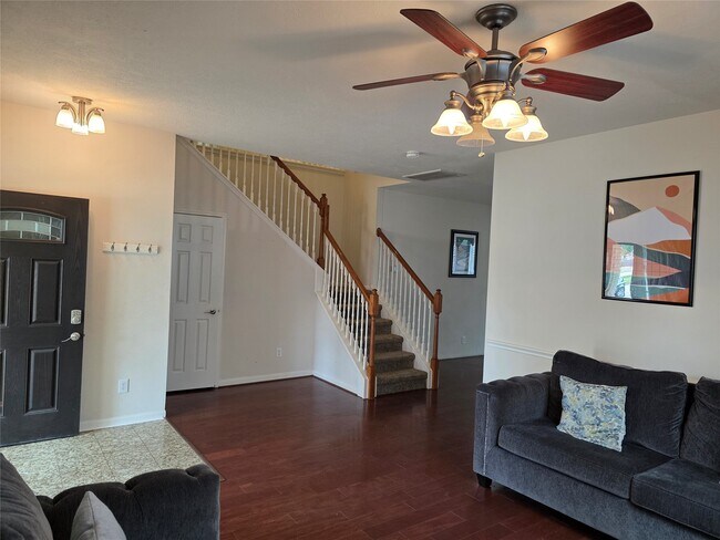 Building Photo - 2715 Riverhollow Ln