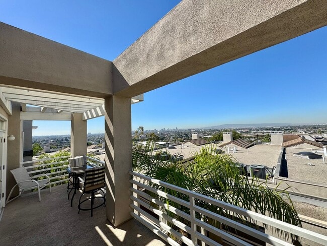 PENTHOUSE-STYLE UNIT IN SIGNAL HILL w/180... - PENTHOUSE-STYLE UNIT IN SIGNAL HILL  w/180...