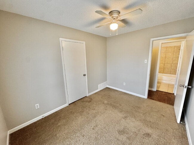 Building Photo - 6368 Leamont Dr