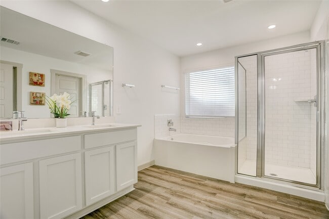 Building Photo - 7926 Murciana Dr