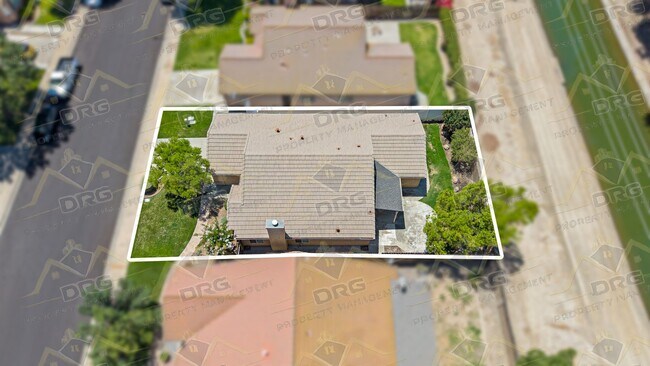 Building Photo - 2713 Mozart Dr
