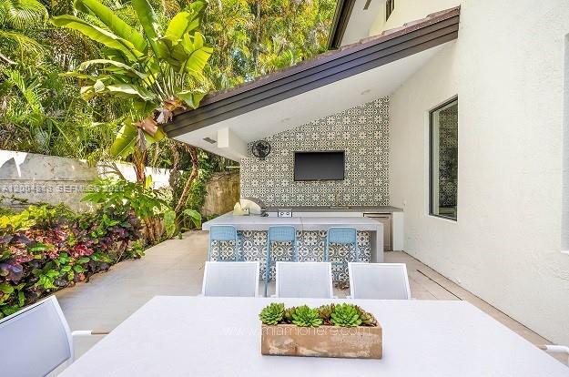 Building Photo - 3900 Douglas Rd