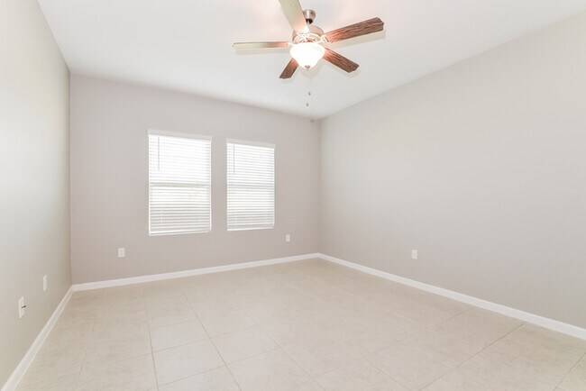 Building Photo - 325 Kenilworth Dr