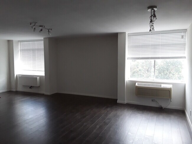 Building Photo - 7520 Hornwood Dr