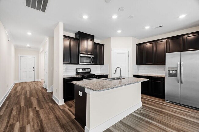 Building Photo - 216 Pewter Cir