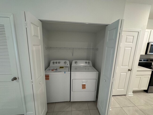 Building Photo - 2/2.5 New Townhome Available