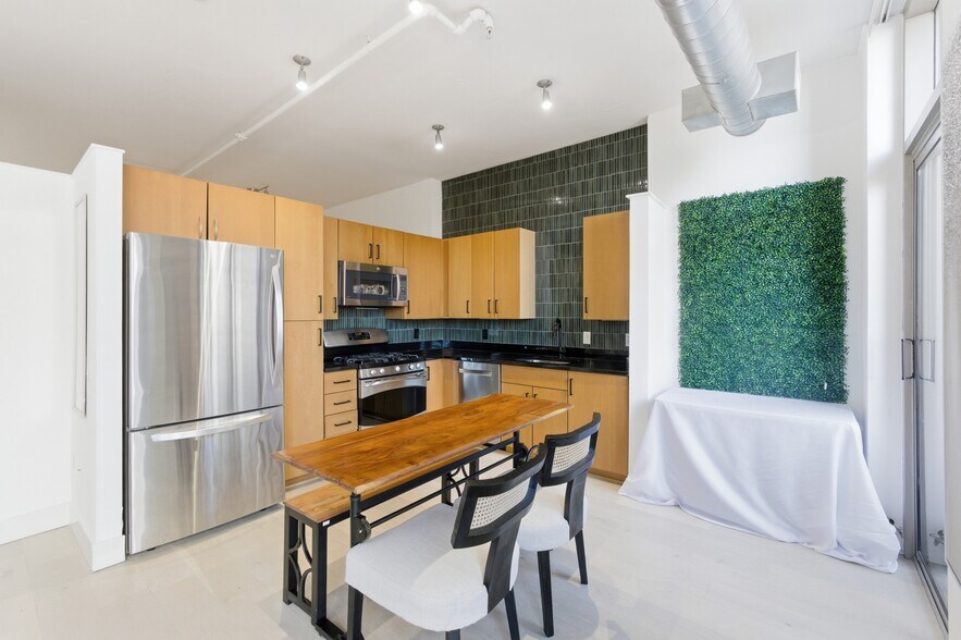 Building Photo - 811 4th St NW