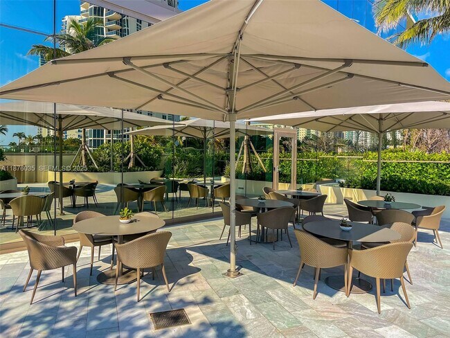 Building Photo - 18975 Collins Ave