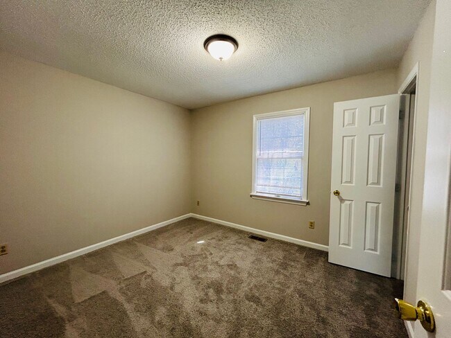 Building Photo - 404 A Poplar St