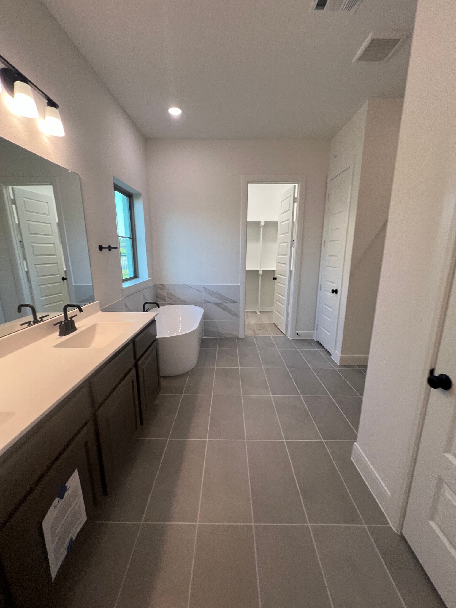 Building Photo - 13961 Longvalley Dr