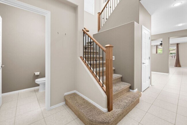 Building Photo - 4 Bedroom Home with Community Pool in Vail...