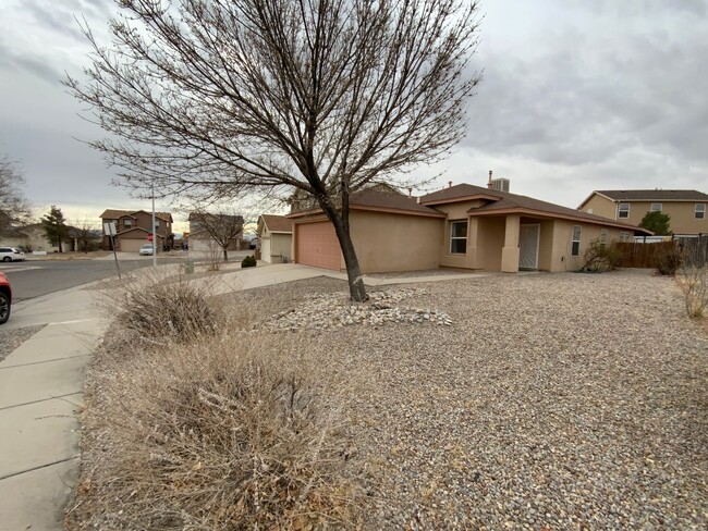 Building Photo - 3 Bedroom Single Story Home Available Near...