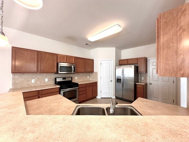 Building Photo - **MOVE IN SPECIAL!**Beautiful 3BR/2.5BA Home in Charlotte!