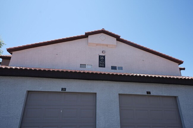 Building Photo - SHOWINGS AVAILABLE NOW