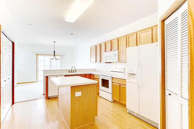 Building Photo - 1968 Bluestem Ln