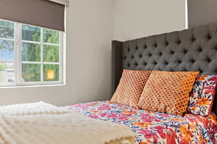 Building Photo - 430 E 184th St