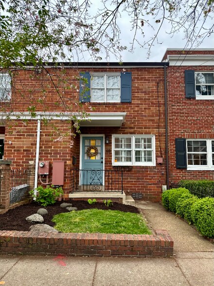 Primary Photo - 618 S Pitt St