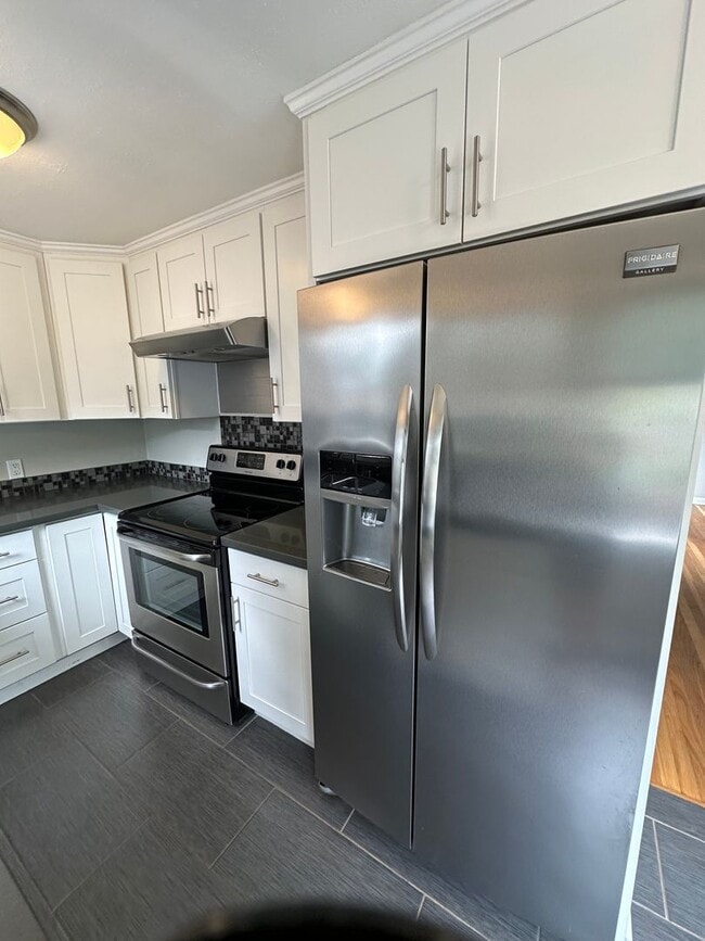 Building Photo - Available Now! 4 bed, 2 bath house in Shoreline!