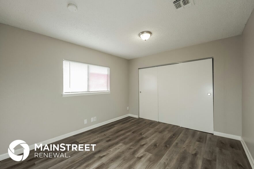 Building Photo - 6606 Gallery Oak St