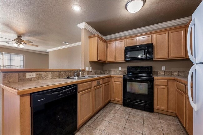 Building Photo - 58 S Woodsprings Dr