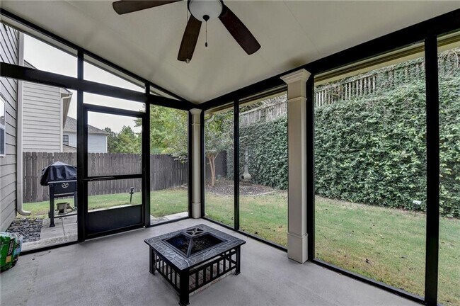 Building Photo - 5013 Groover Dr