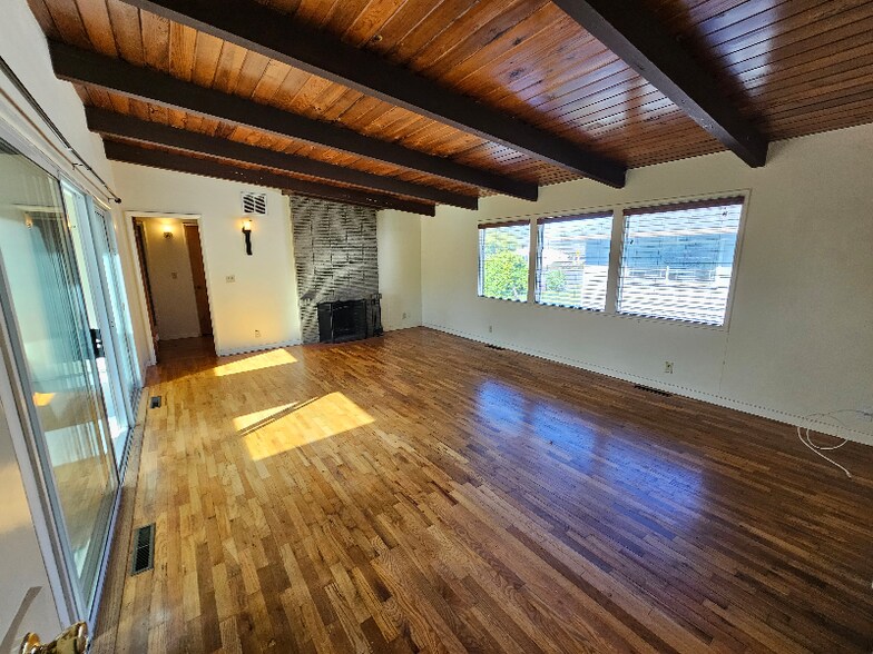 Primary Photo - 511 NE 8th St