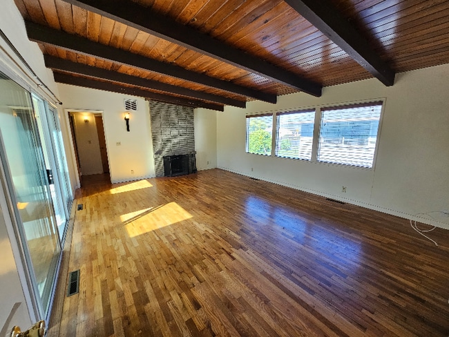 Building Photo - 511 NE 8th St