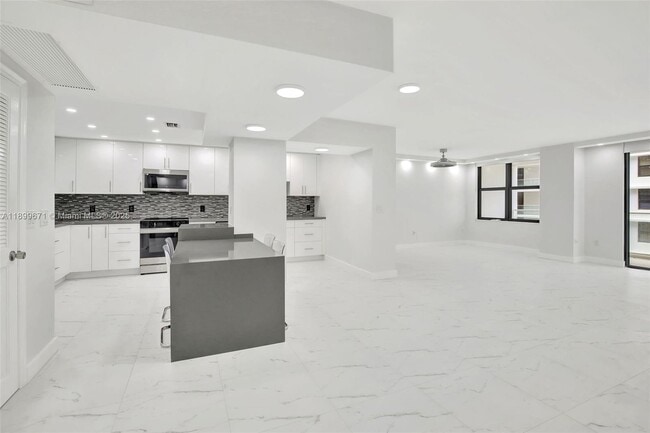 Building Photo - 9801 Collins Ave