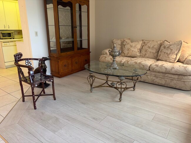 Building Photo - 4049 Cornwall C