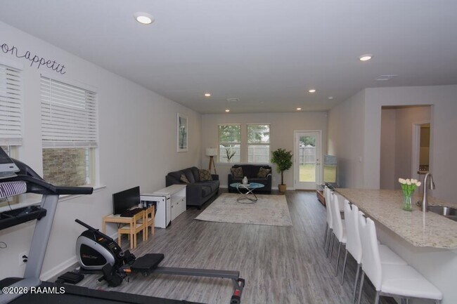Building Photo - 6720 Tiger Pointe Dr.