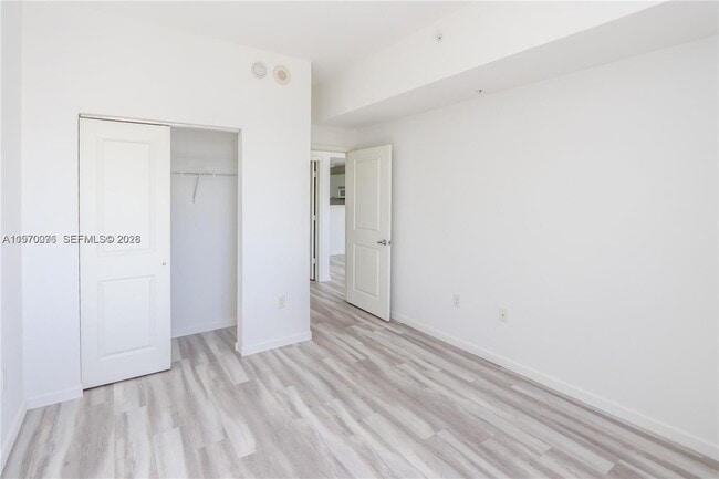 Building Photo - 10 Aragon Ave