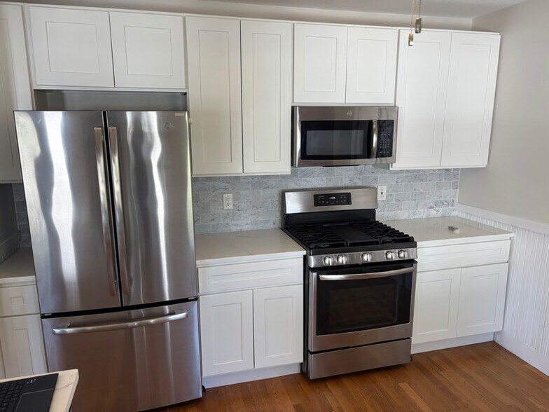 Building Photo - 13 Ryden St