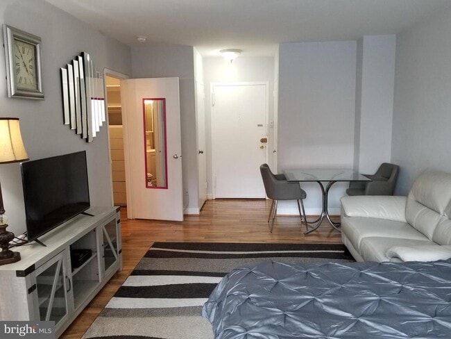 Building Photo - 1021 Arlington Blvd