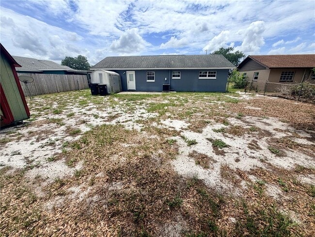Building Photo - 506 Holt Cir