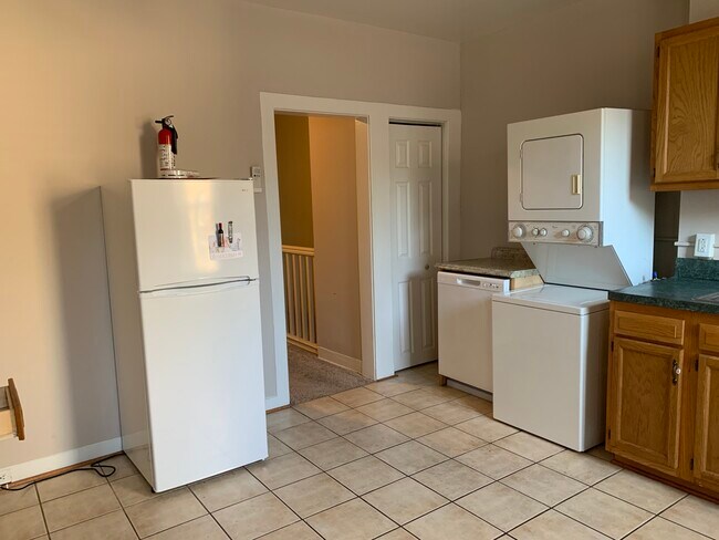 Building Photo - 1003 S Charles St