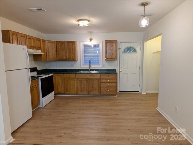 Building Photo - 5589 Wrenn Dr