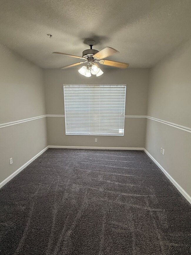 Building Photo - 3BR 2BA w/ Screened Patio + Pool/Gym Access in Gated Villa Serena