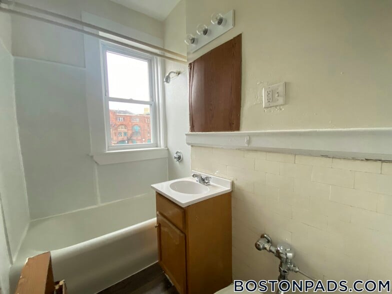 Building Photo - 1167 Boylston St