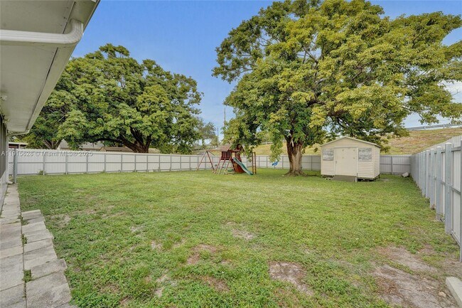 Building Photo - 6283 Sherman St