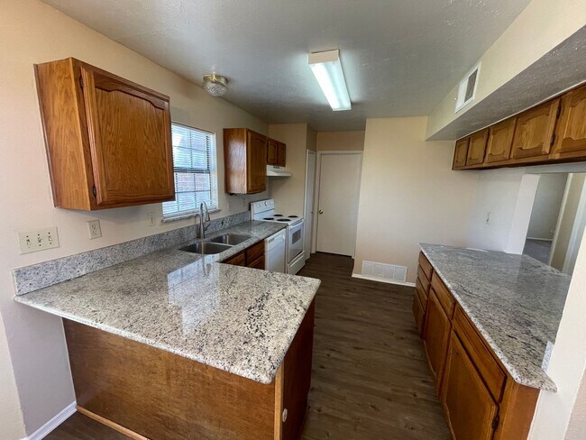 Building Photo - Perfect Home for you!