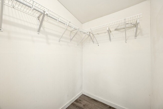 Building Photo - 281C King St