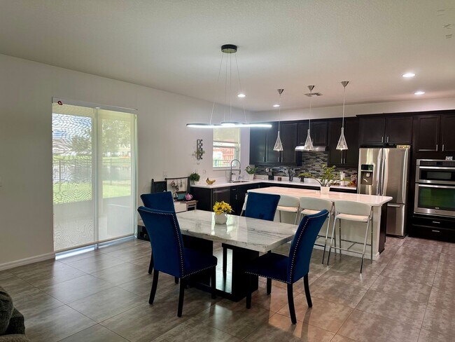 Building Photo - Discover the Charm of This Stunning 4-Bedr...