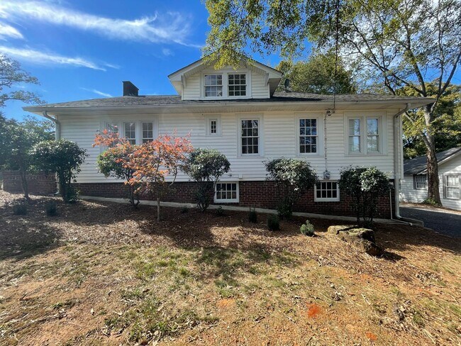 Building Photo - Updated 3/2 House in Old East Rome $1,895