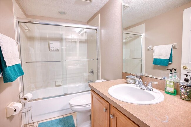 Building Photo - 2409 Greenwillow Dr