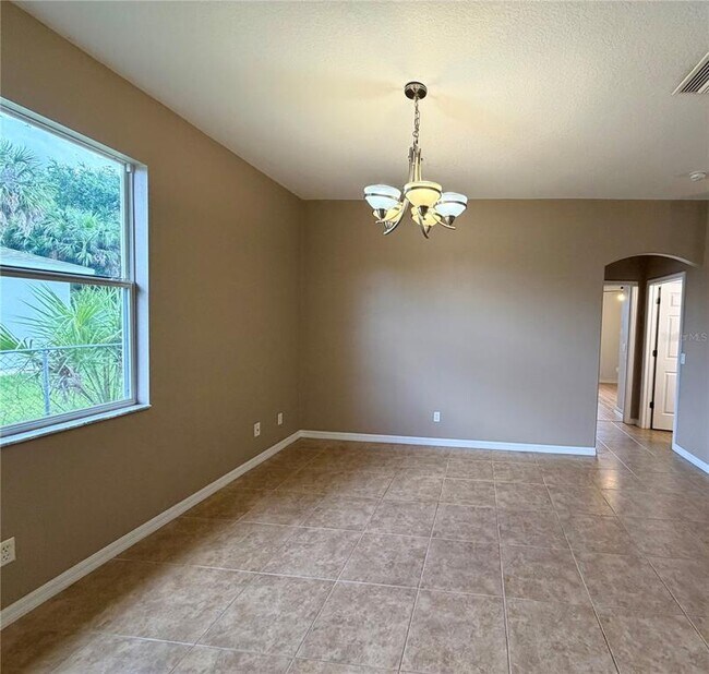 Building Photo - 1204 S San Mateo Dr